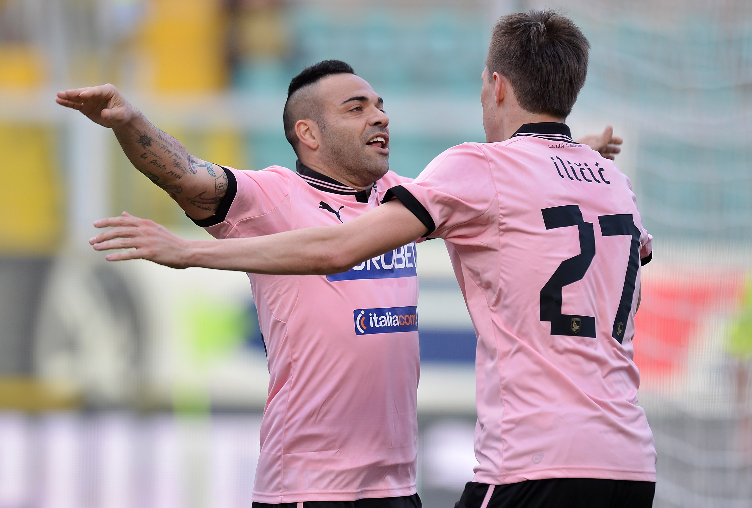 Fabrizio Miccoli of Palermo celebrates after scoring the opening goal  News Photo - Getty Images